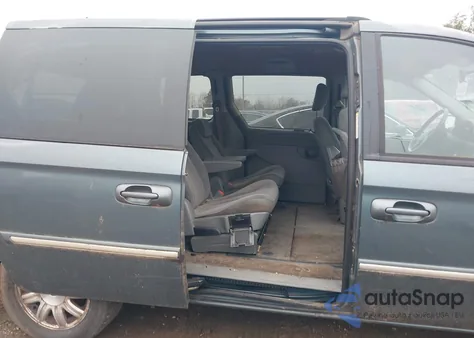 2005 Chrysler Town & Country Touring from USA, damaged, VIN 2C4GP54L75R267404